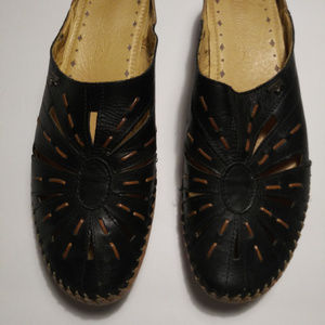 Pikalino Black Clogs